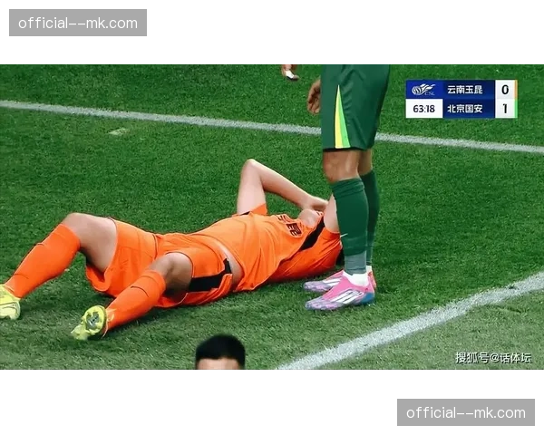 北京国安高位防线身后空间被利用，申花反击多次形成威胁