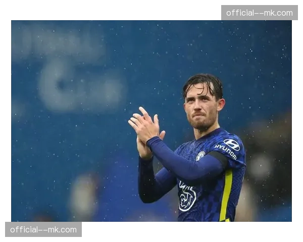 切尔西左翼高位右后卫深度，压迫陷阱设计针对对手出球习惯